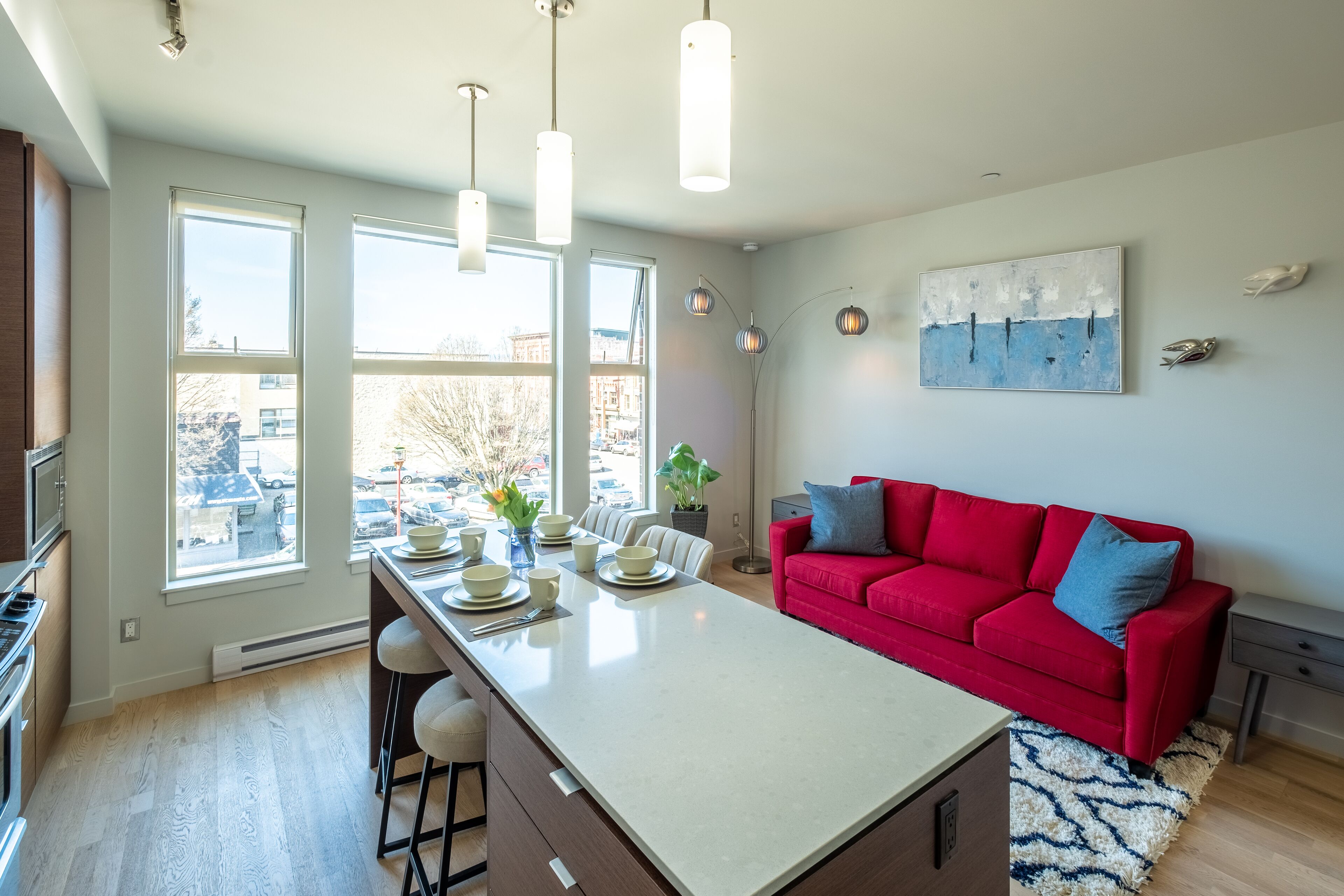 Clean, LEGAL, 3rd Flr 1 BR in Old/China Town