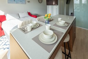 1 غرفة نوم ومكواة/لوح كي وواي فاي مجانًا وملاءات أسرّة