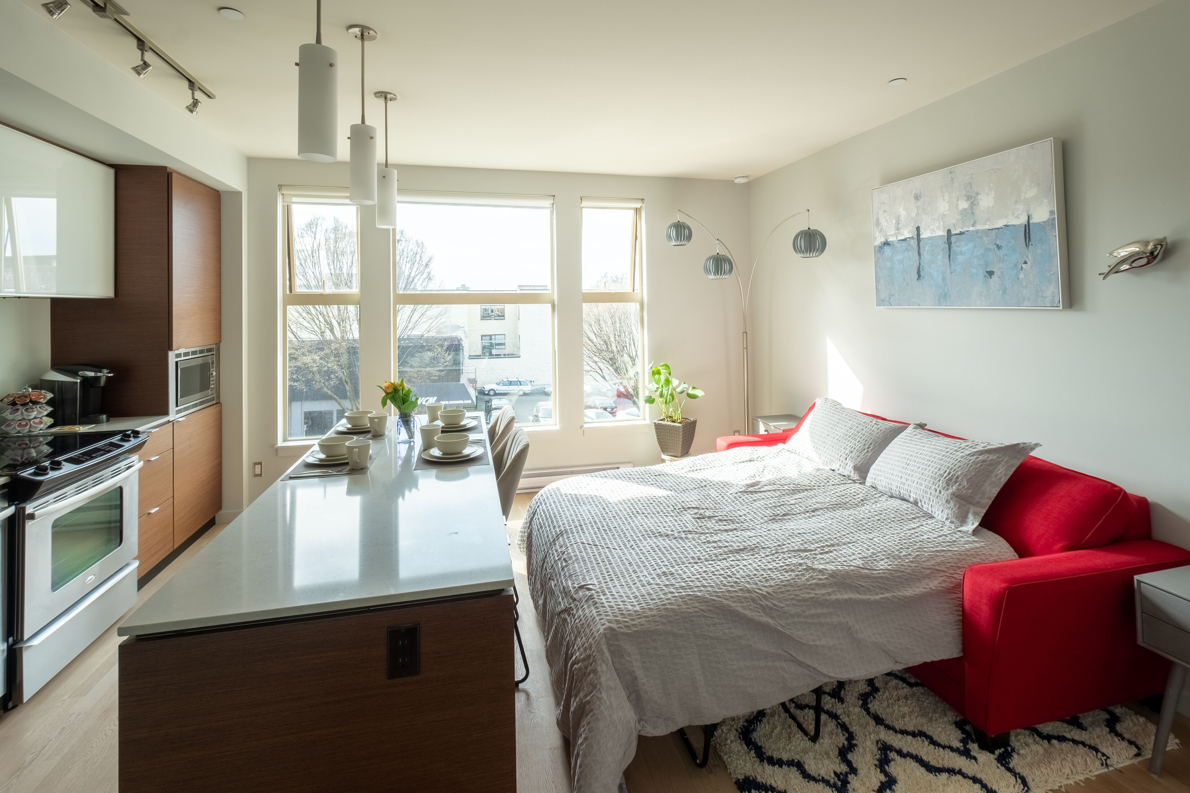 Clean, LEGAL, 3rd Flr 1 BR in Old/China Town