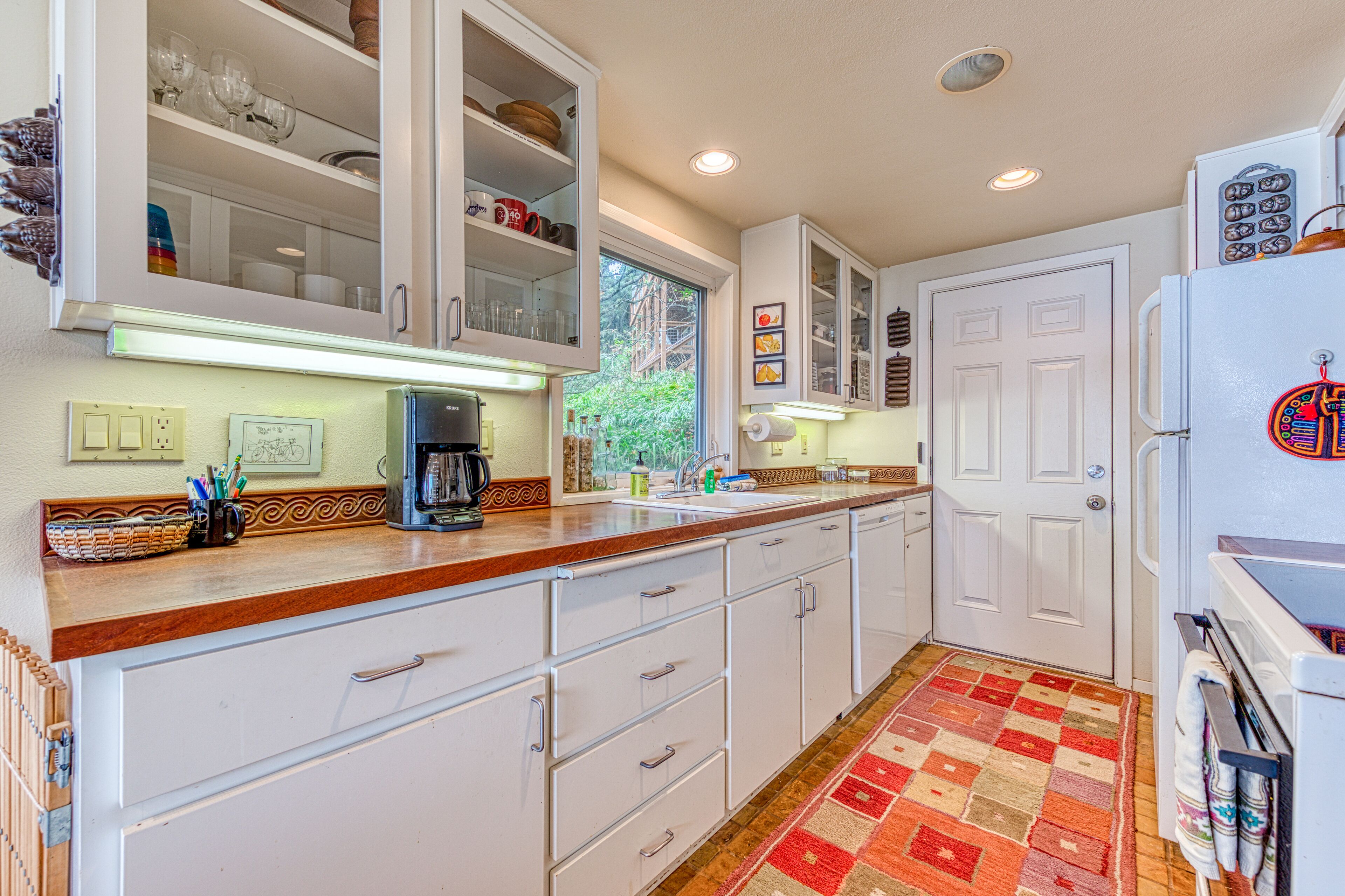 Hillside Home w/ Exceptional Ocean View & Deck - Near the Beach