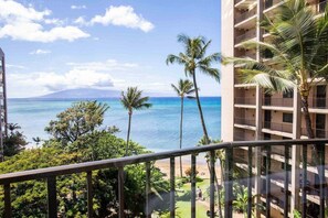 Property grounds - OceanFront Condo w New AC Stunning Views Pool-Valley Isle 601 (Lahaina)