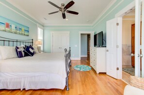 5 bedrooms, WiFi, bed sheets