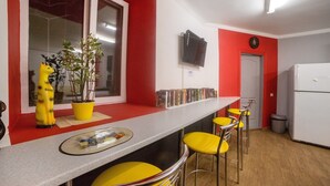 Shared fridge, shared microwave - Cool Traveler Hostel (Kyiv)