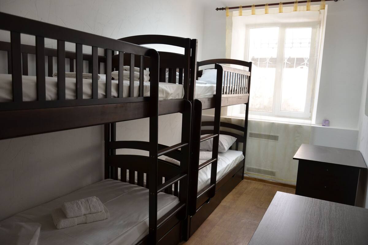 Gemeinsamer Schlafsaal, Gemischter Schlafsaal (4 beds mixed dormitory room) | Bügeleisen/Bügelbrett, kostenloses WLAN