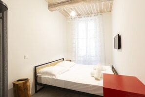 1 chambre, literie de qualité supérieure, fer et planche à repasser