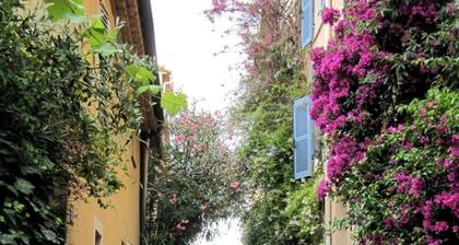 Great brand new 1 bedroom apartment in the center of old Antibes