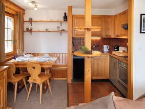 Refrigerador, lavavajillas, tostadora y periquera 