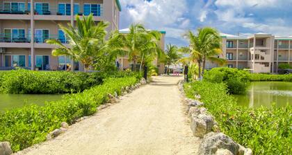 Lagunenfrontsuite mit Gemeinschaftspool, privatem Balkon und atemberaubender Aussicht!