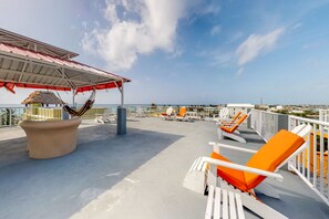 Terrace/patio - Apartment steps from the beach w/ amazing rooftop view - walk to town (San Pedro)