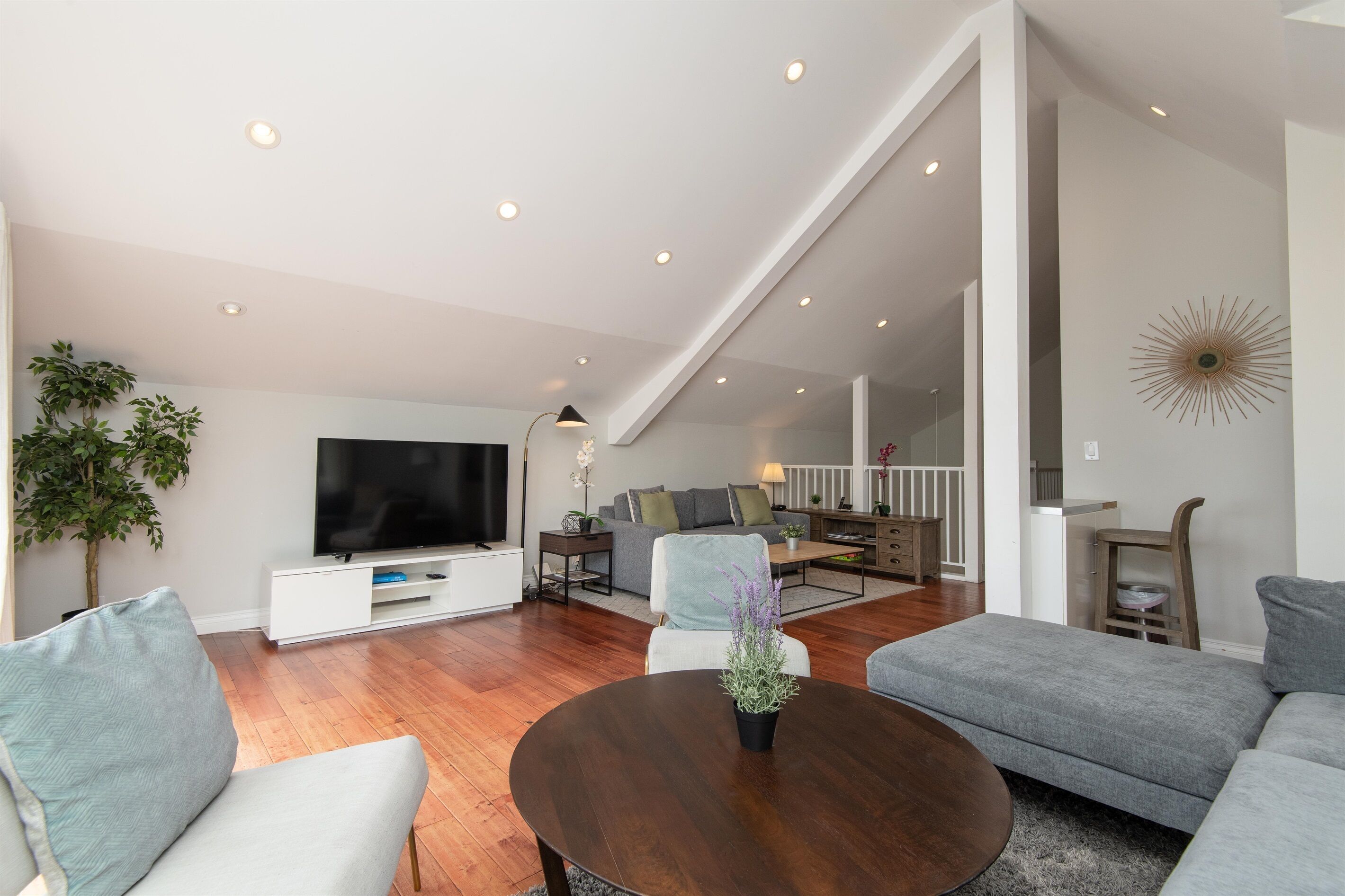 Dreamy Malibu, 5 bed Home with Ocean & Mountain Views!