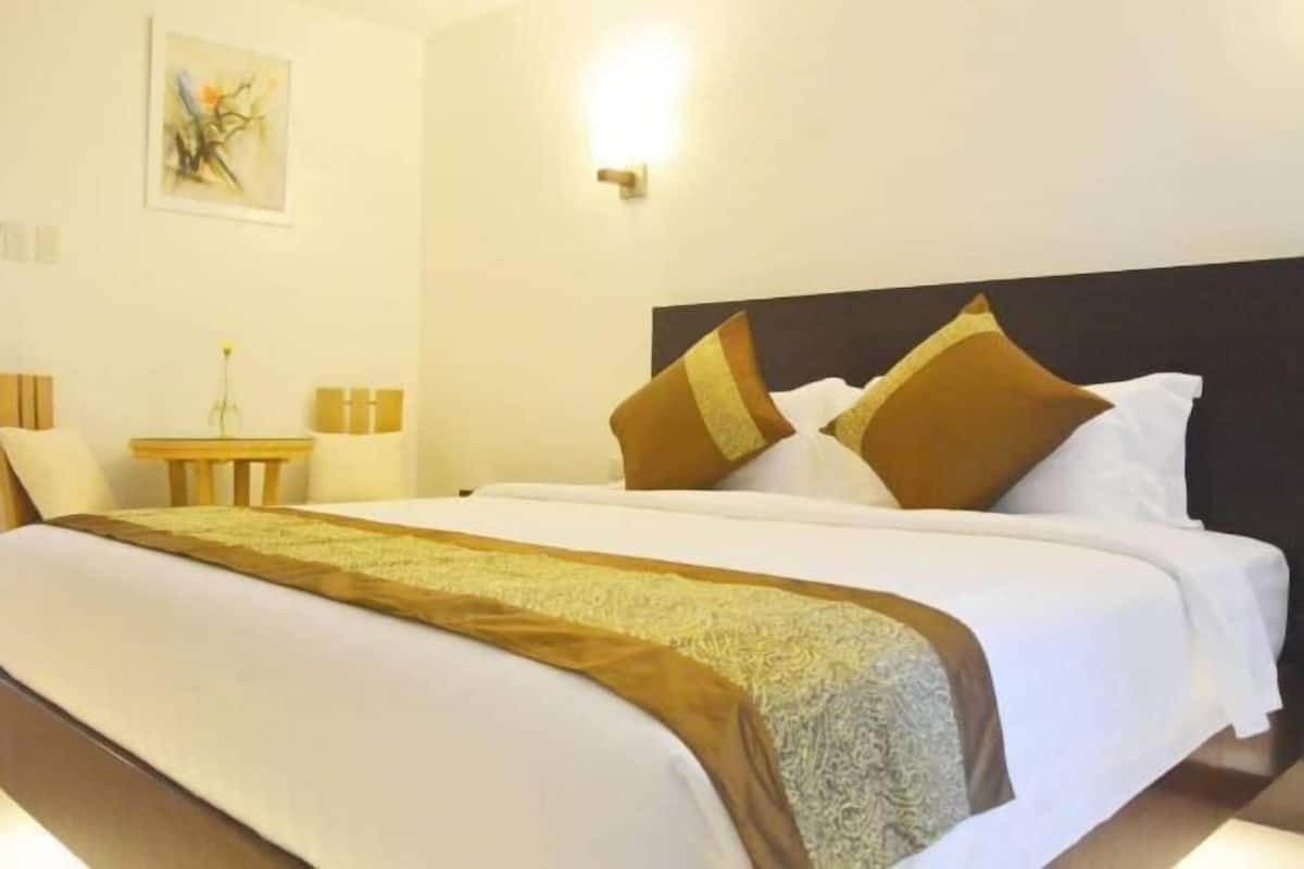 In-room safe, desk, soundproofing, iron/ironing board