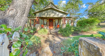 Historic, farmhouse with lush covered patio - near wineries & Main St.