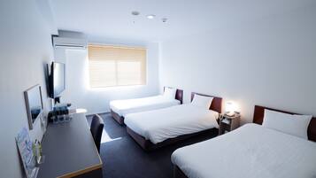 Escritorio, wifi gratis y ropa de cama