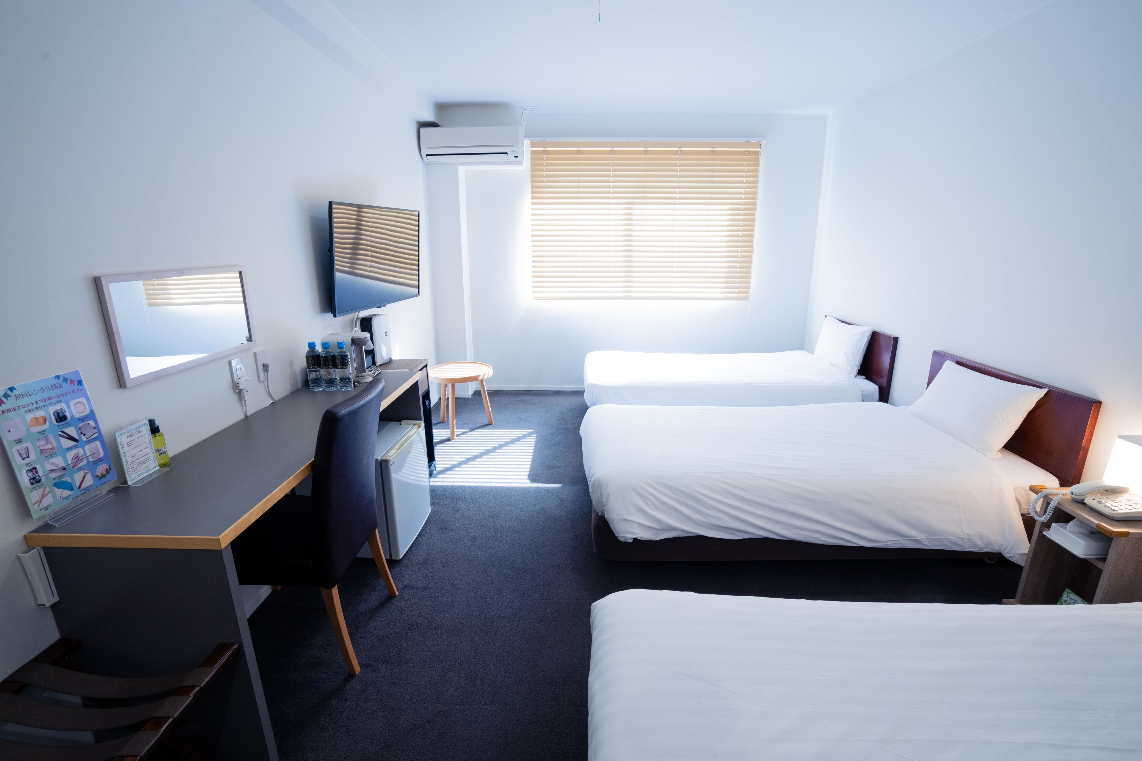 triple room, non smoking | 1 bedroom, desk, free wifi, bed sheets