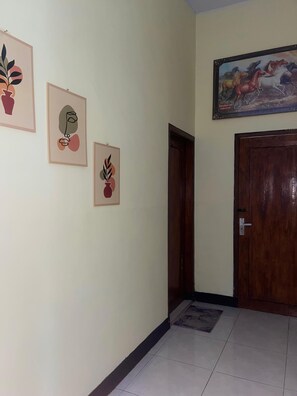 Casa, 2 habitaciones | Área de sala de estar | Televisión de pantalla plana y reproductor de DVD 