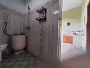 House, 2 Bedrooms | Private kitchen | Fridge, stovetop, rice cooker, cookware/dishes/utensils - Mas Dylan Homestay (Sukapura)
