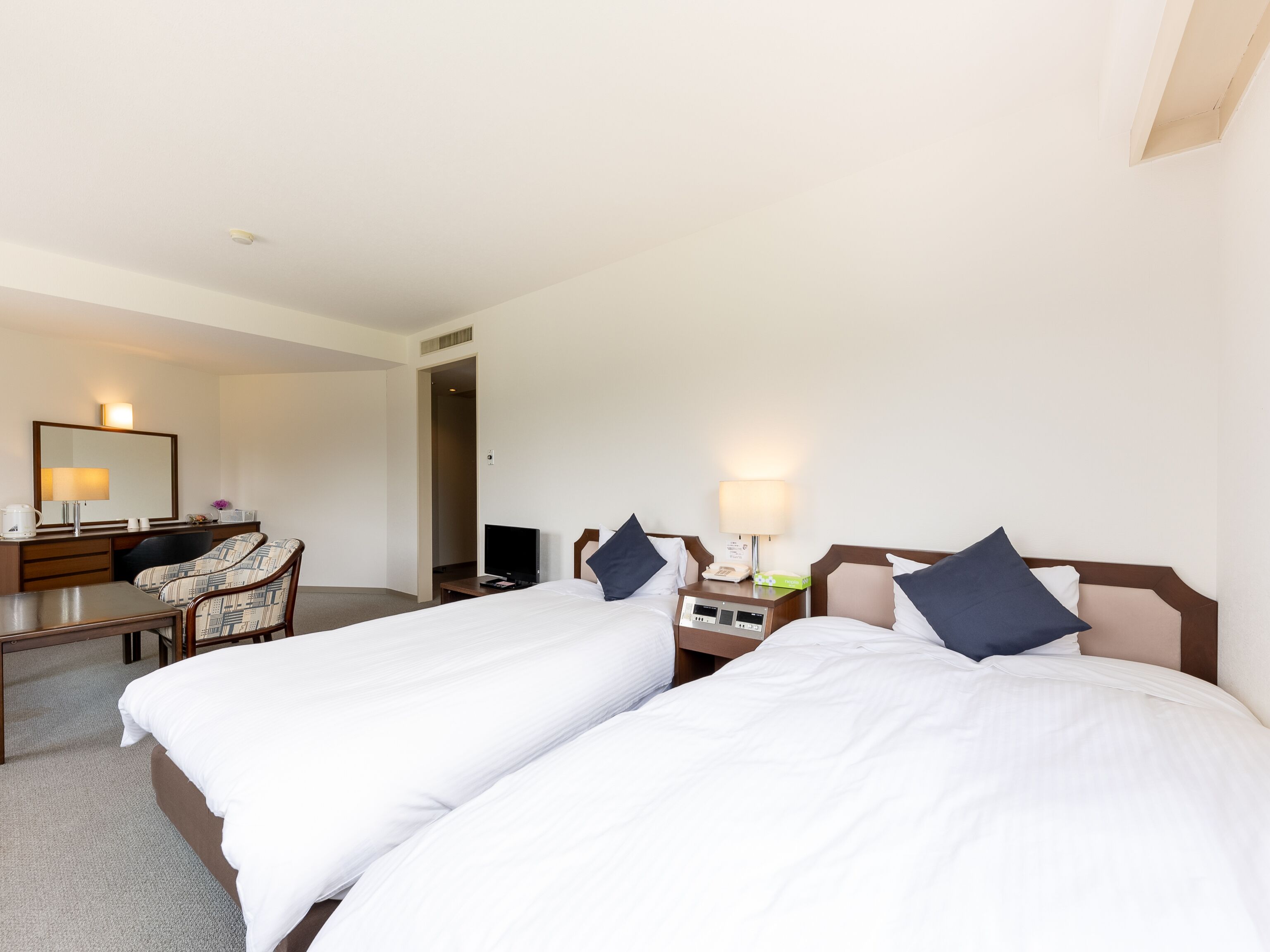 Deluxe Twin Room, Non Smoking | Free WiFi, bed sheets