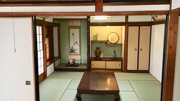 Private Vacation Home | 3 bedrooms, iron/ironing board, free WiFi, bed sheets