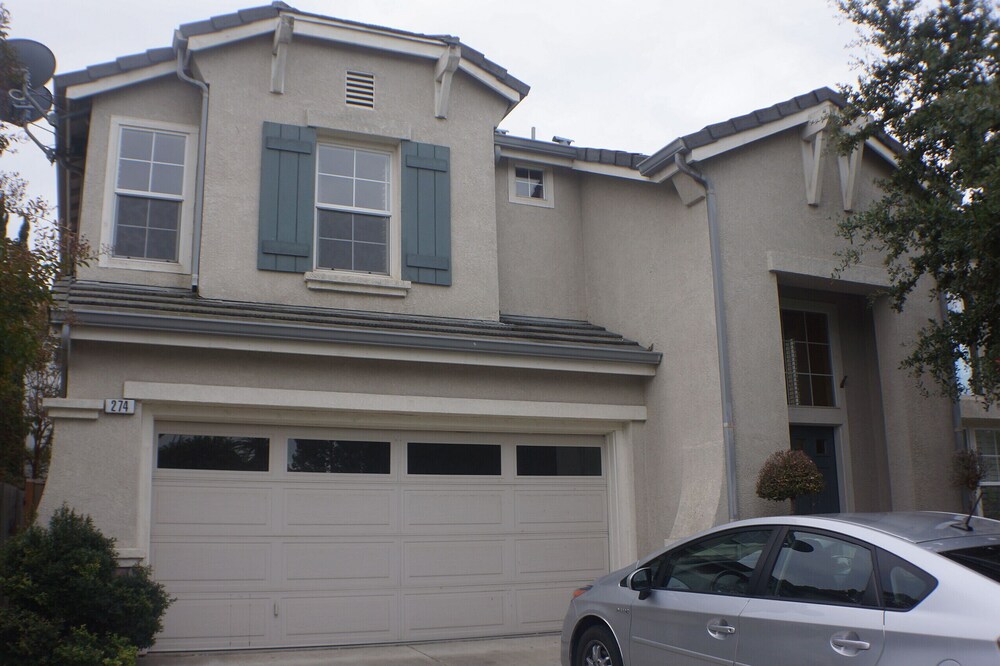 UPSCALE 6 BEDROOM 4 FULL BATH LUXURY HOME