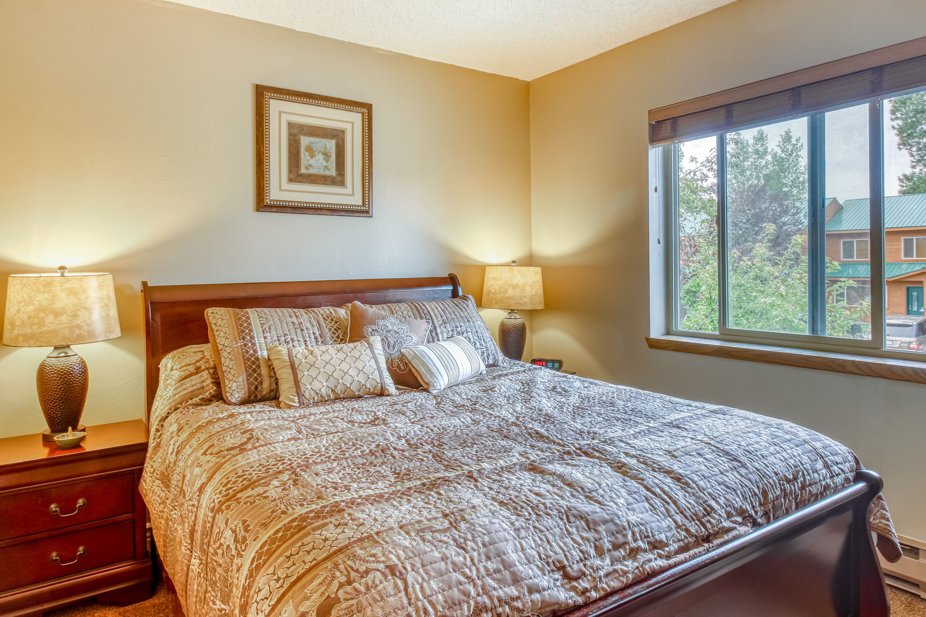 Cozy Condo w/Free WiFi, Private Gas Grill, Patio, Washer/Dryer - Walk to Town!