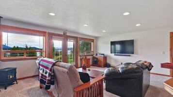 TV, fireplace, DVD player, ping pong