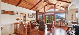 Lujosa casa frente al lago con bañera de hidromasaje privada y sala de entretenimiento llena de diversión