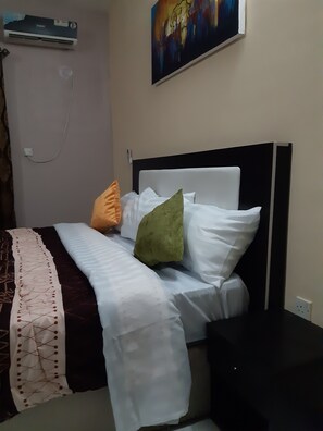 Apartemen Junior, 1 kamar tidur | Selimut bulu angsa, busa memori, minibar, dan didekorasi berbeda-beda