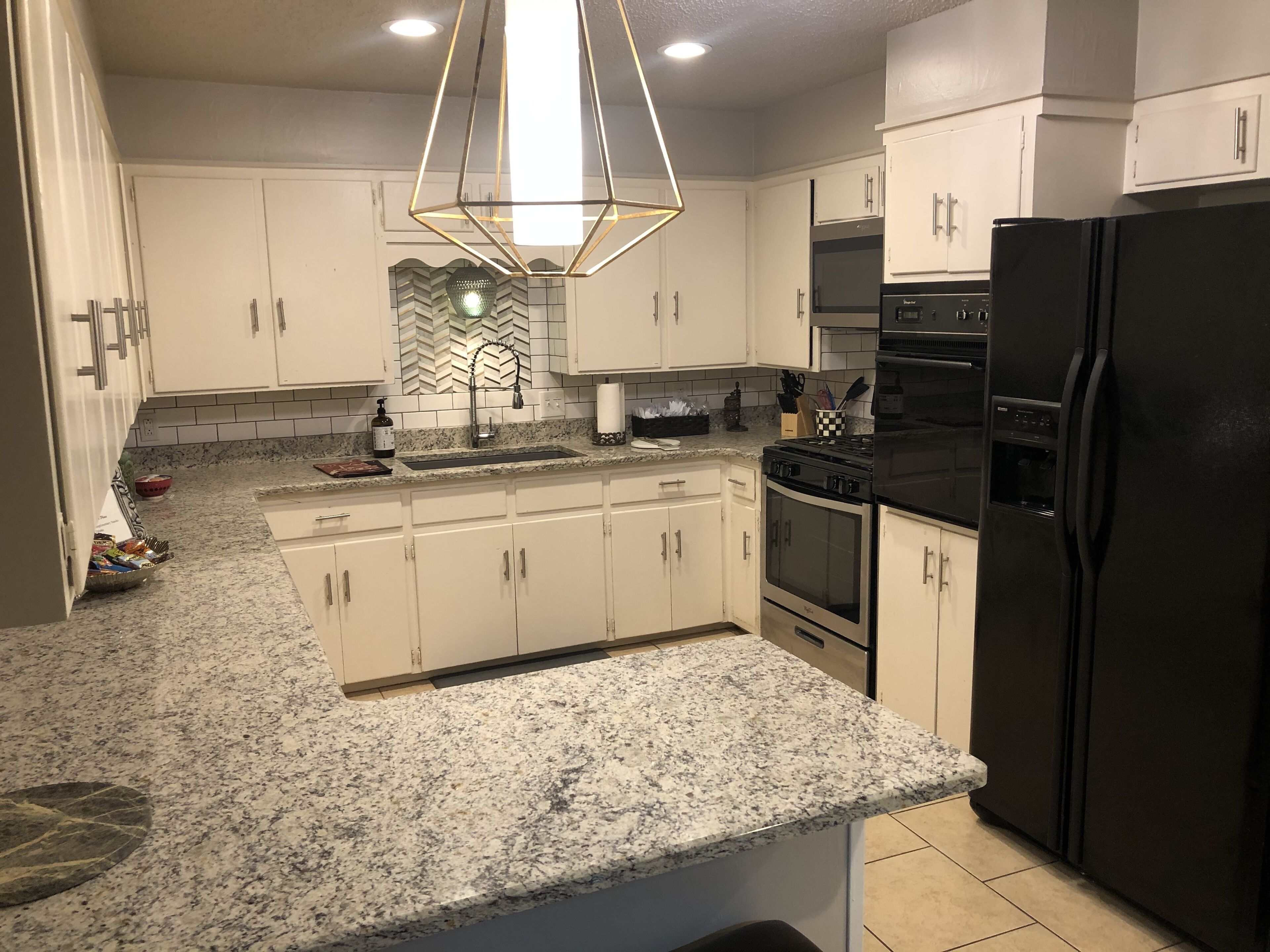 Mo’s Place / Near Medical District/Purple Mattress