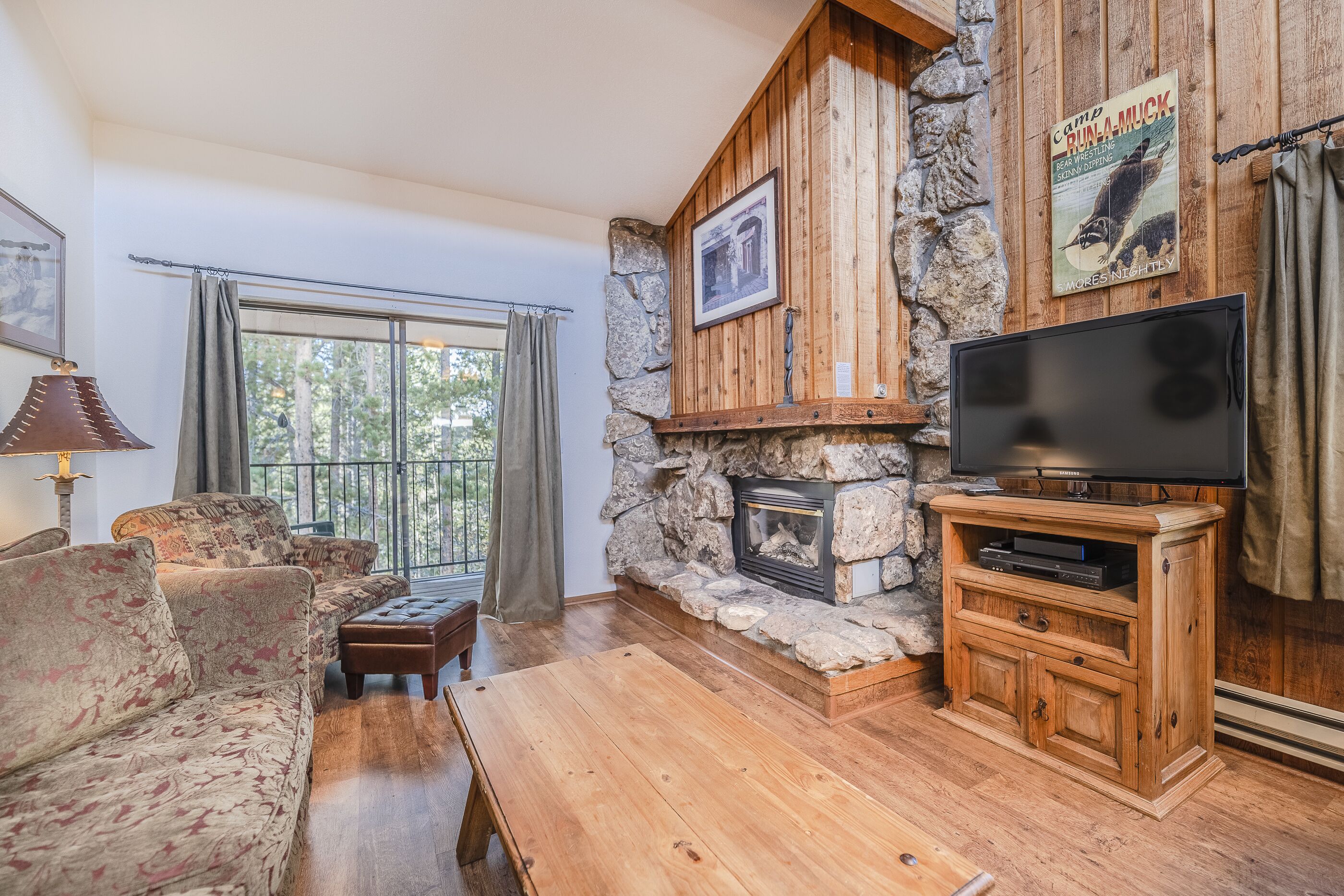 Family Friendly Condo with access to shared POOL & HOT TUB