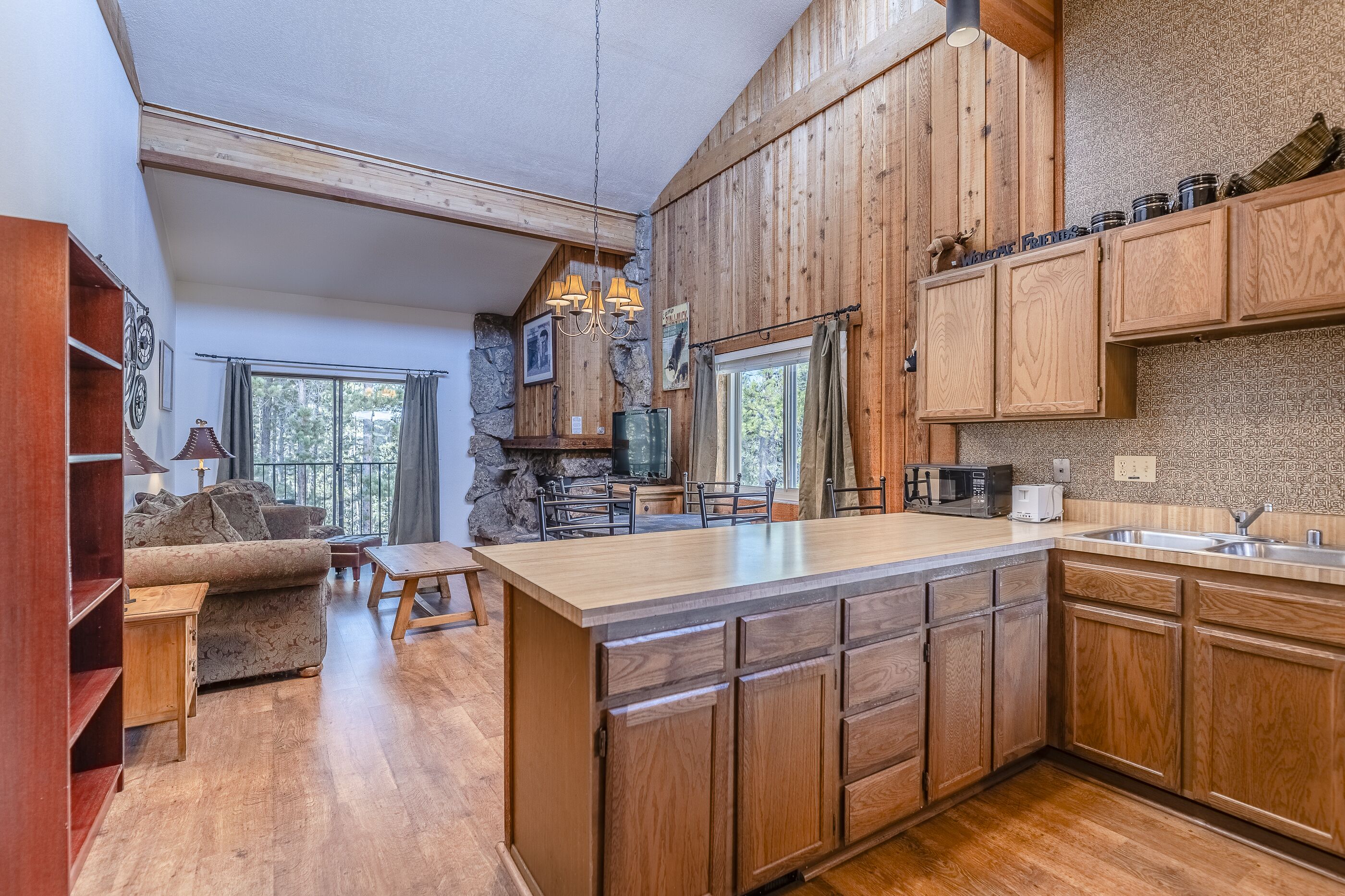 Family Friendly Condo with access to shared POOL & HOT TUB