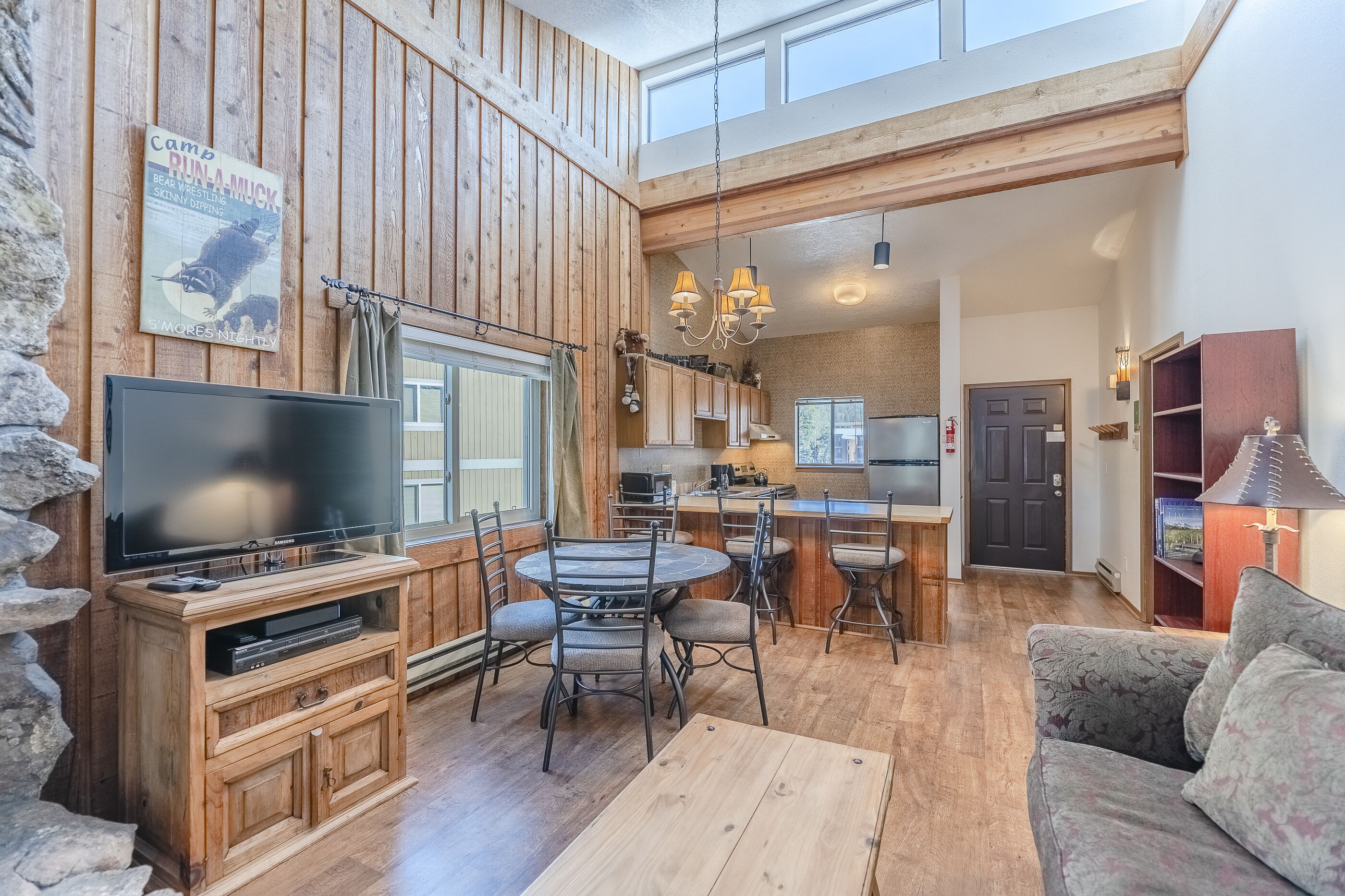 Family Friendly Condo with access to shared POOL & HOT TUB