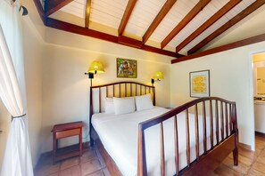 1 bedroom, iron/ironing board, internet, bed sheets - Ocean view condo at beachfront complex with AC, free WiFi, & pool (Placencia)