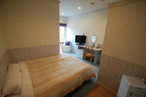 Economy Double Room Single Use | Desk, laptop workspace, blackout curtains, iron/ironing board - Tenshi no Iruka (Ito)