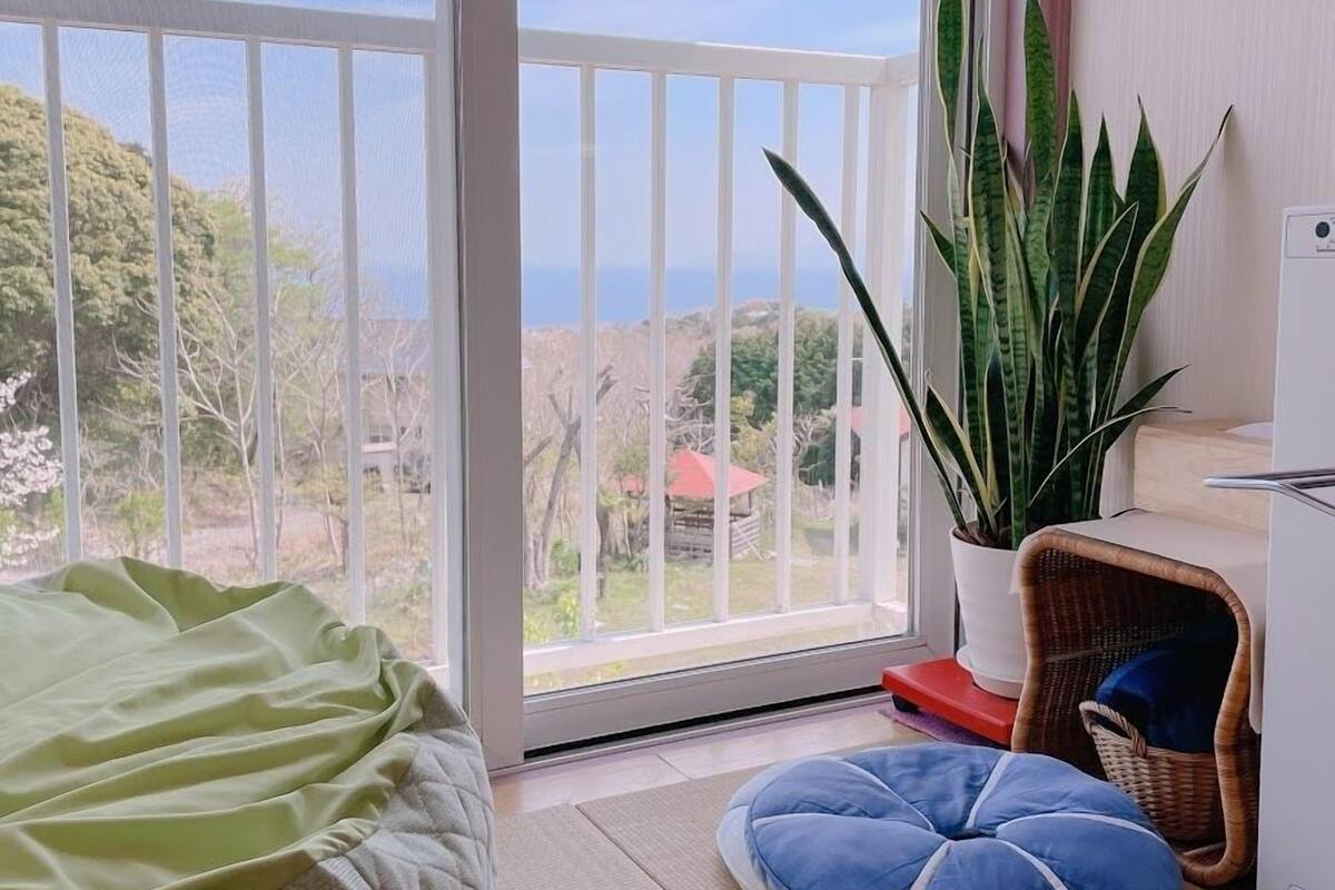 Skrivebord, skrivebord for bærbar PC og blendingsgardiner