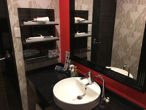 Standard Double Room | Bathroom