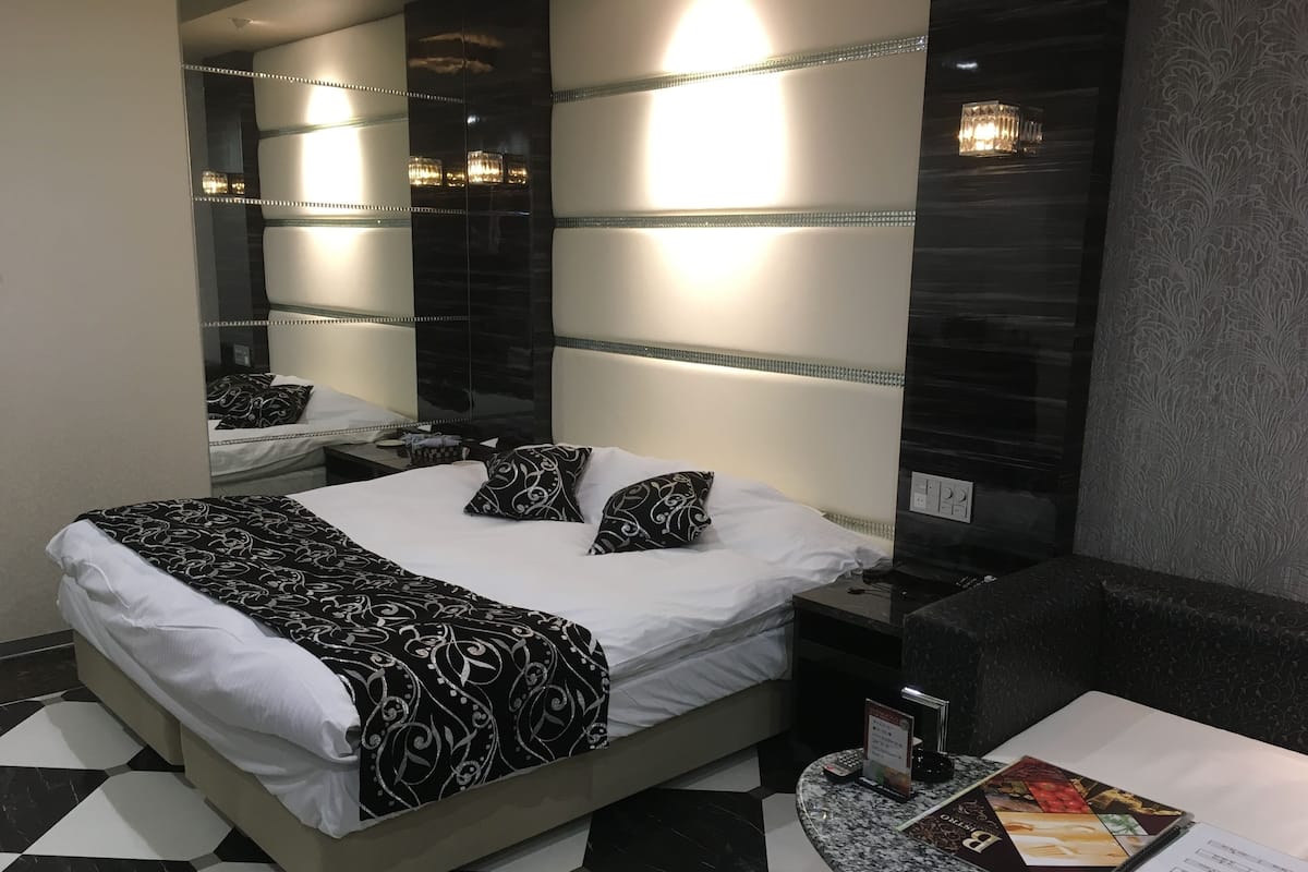 Standaard tweepersoonskamer | Pillowtop-bedden, geluiddichte muren, gratis wifi, beddengoed