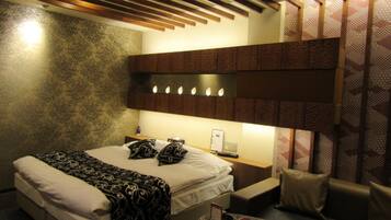 Pillowtop beds, soundproofing, WiFi (free), bed sheets