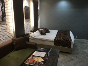 Pillowtop beds, soundproofing, free WiFi, bed sheets - HOTEL S-CUBE - Adults Only (Bando)