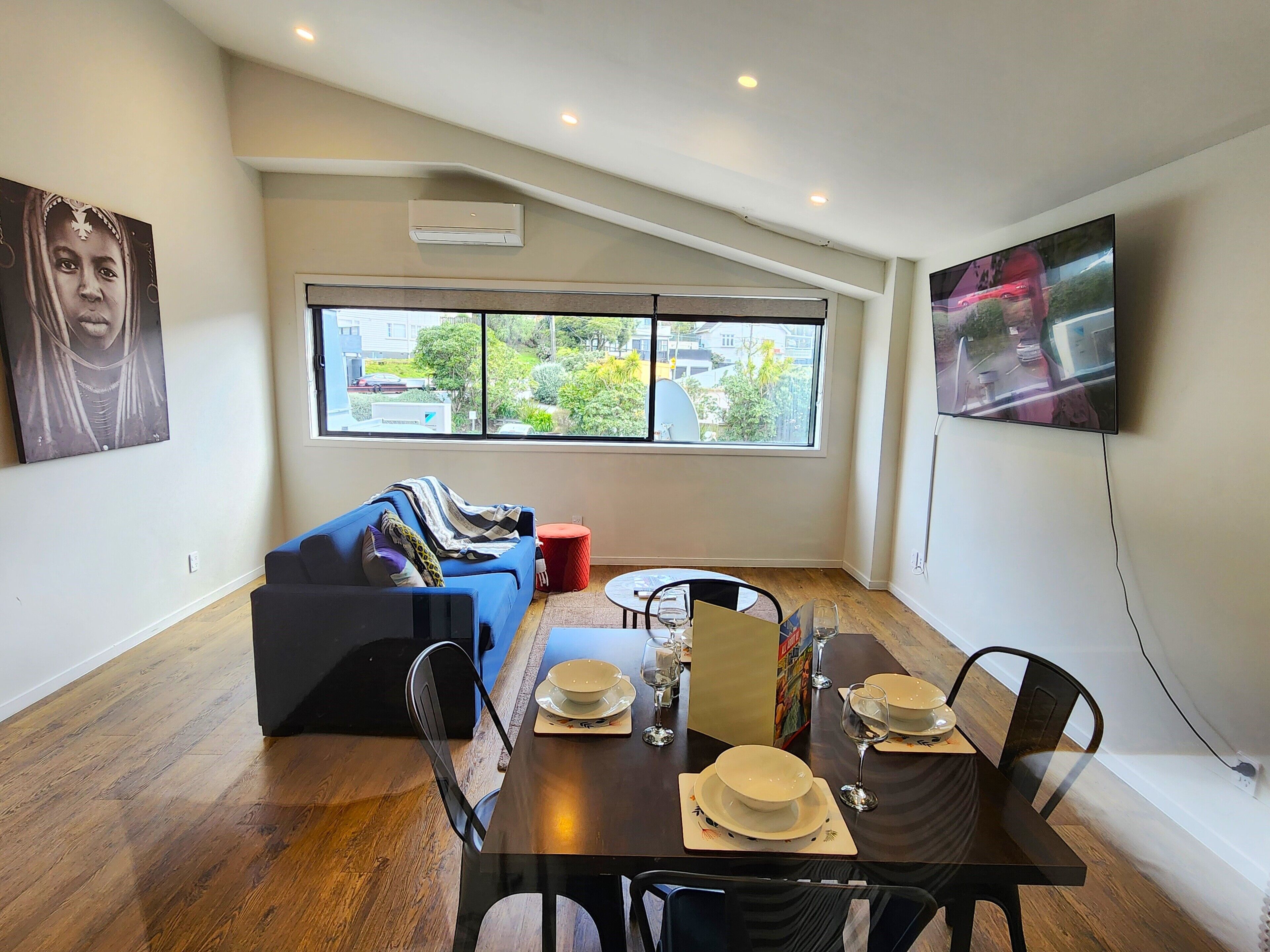 Deluxe Apartment, 2 Bedrooms | In-room dining
