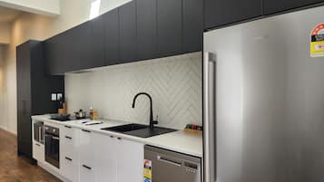 Deluxe Apartment, 2 Bedrooms | Private kitchen