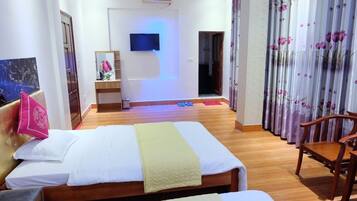 Habitación triple superior | Minibar, escritorio, cortinas blackout y insonorización