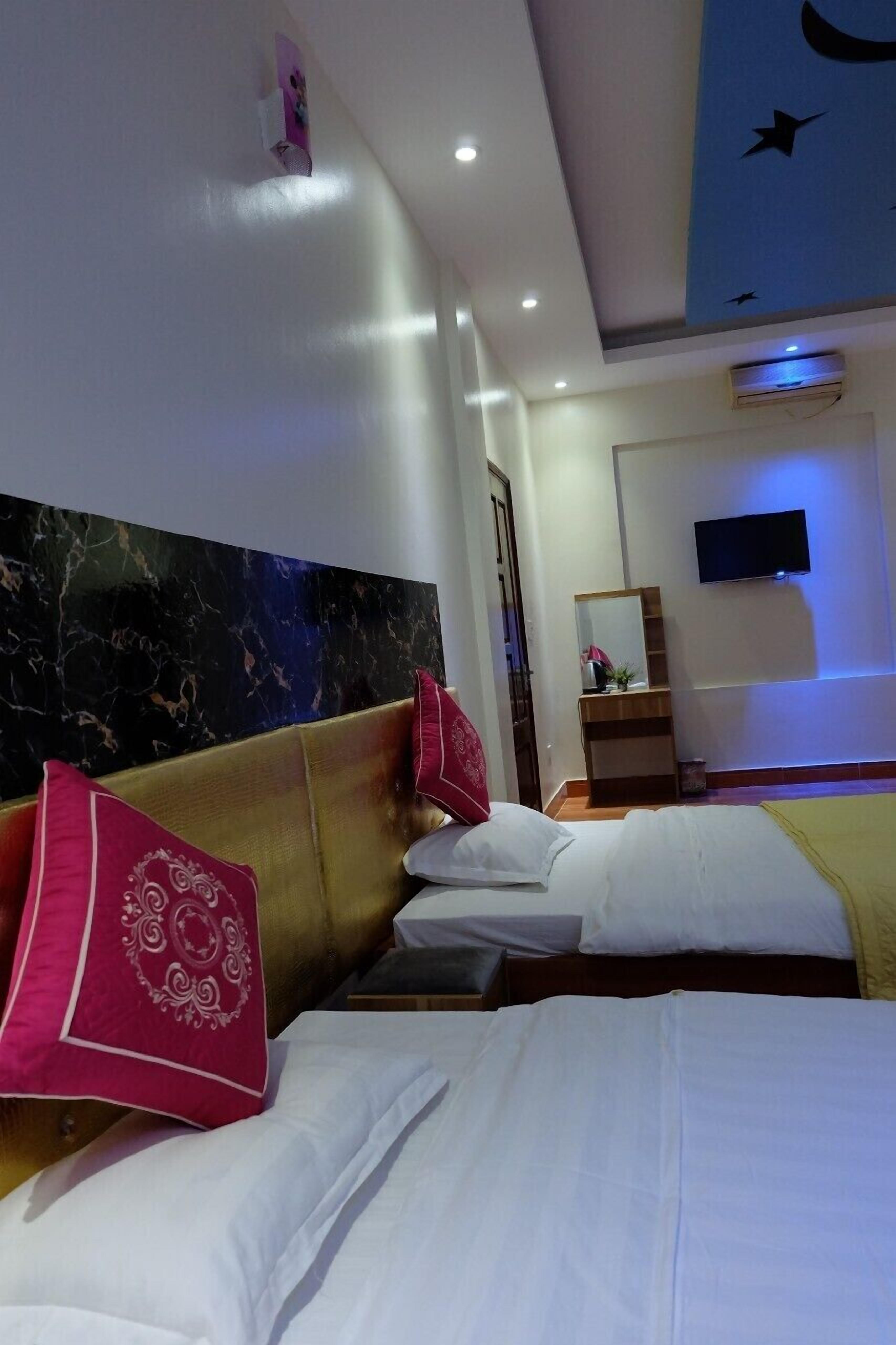 Superior Twin Room | Minibar, desk, blackout drapes, soundproofing