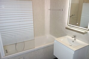 Bathtub