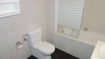 Baignoire, serviettes fournies