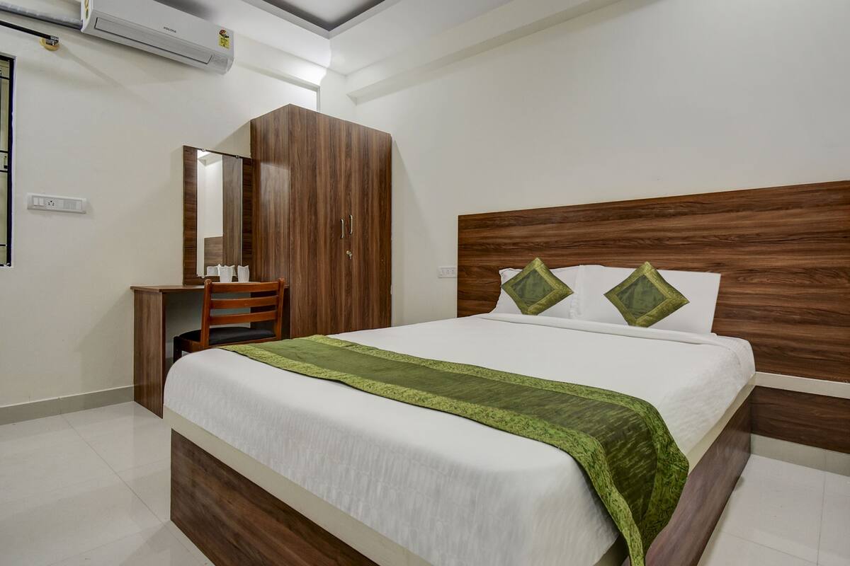 Rollaway beds, free WiFi, bed sheets