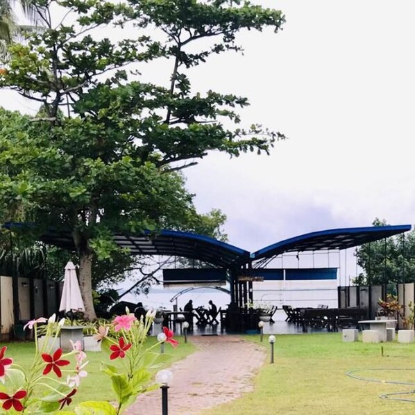 Garden - Tramonto Lagoon Resort (Seeduwa - Katunayake)