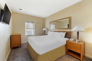 1 室のベッドルーム、デスク、アイロン / アイロン台、WiFi (無料)