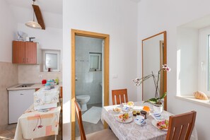 Appartement, 1 slaapkamer, terras, uitzicht op zee (Maria) | Woonruimte