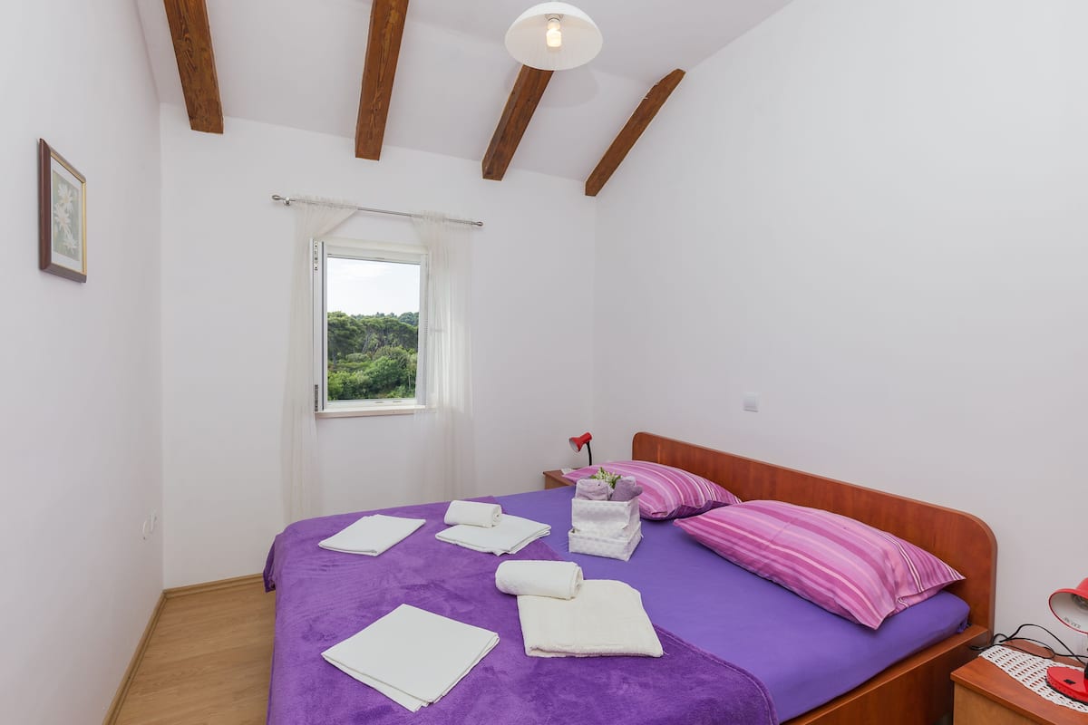 Comfort Apartment, 2 Bedrooms, Terrace, Sea View (Chiara) | Desk, soundproofing, iron/ironing board, WiFi (free)