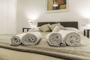 Apartment, 3 Bedrooms | 3 bedrooms, travel crib, free WiFi, bed sheets